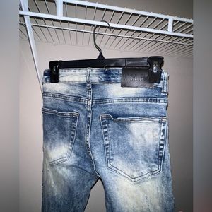 THRT pants size 30 , good material, only been worn 2x but it stopped fitting me.